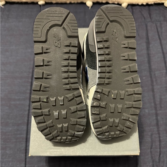 BRAND NEW - NEW BALANCE ATHLETIC KID SHOE - Picture 3 of 5